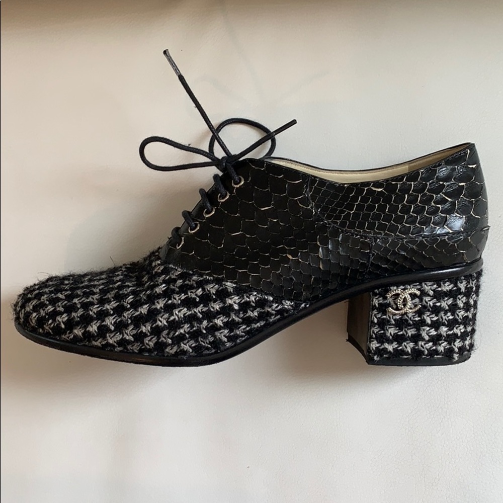 Chanel leather and tweed lace up shoes